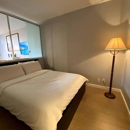 Entire Condo In Heart Of Downtown 溫哥華 外观 照片