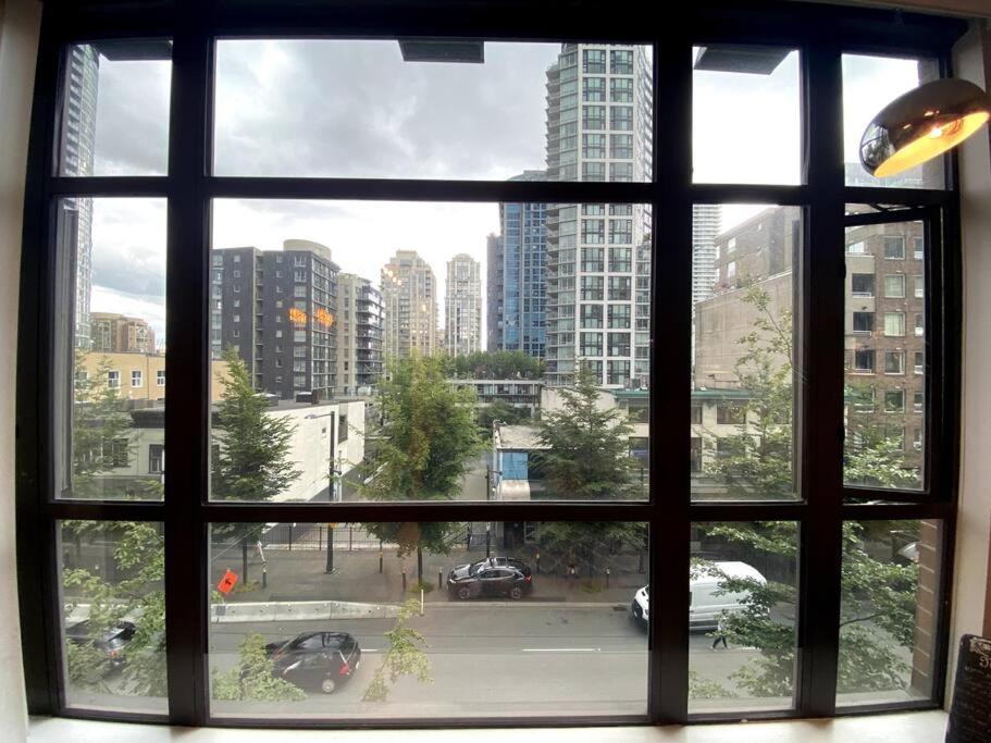 Entire Condo In Heart Of Downtown 溫哥華 外观 照片