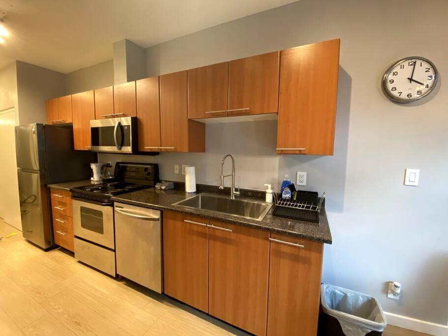 Entire Condo In Heart Of Downtown 溫哥華 外观 照片